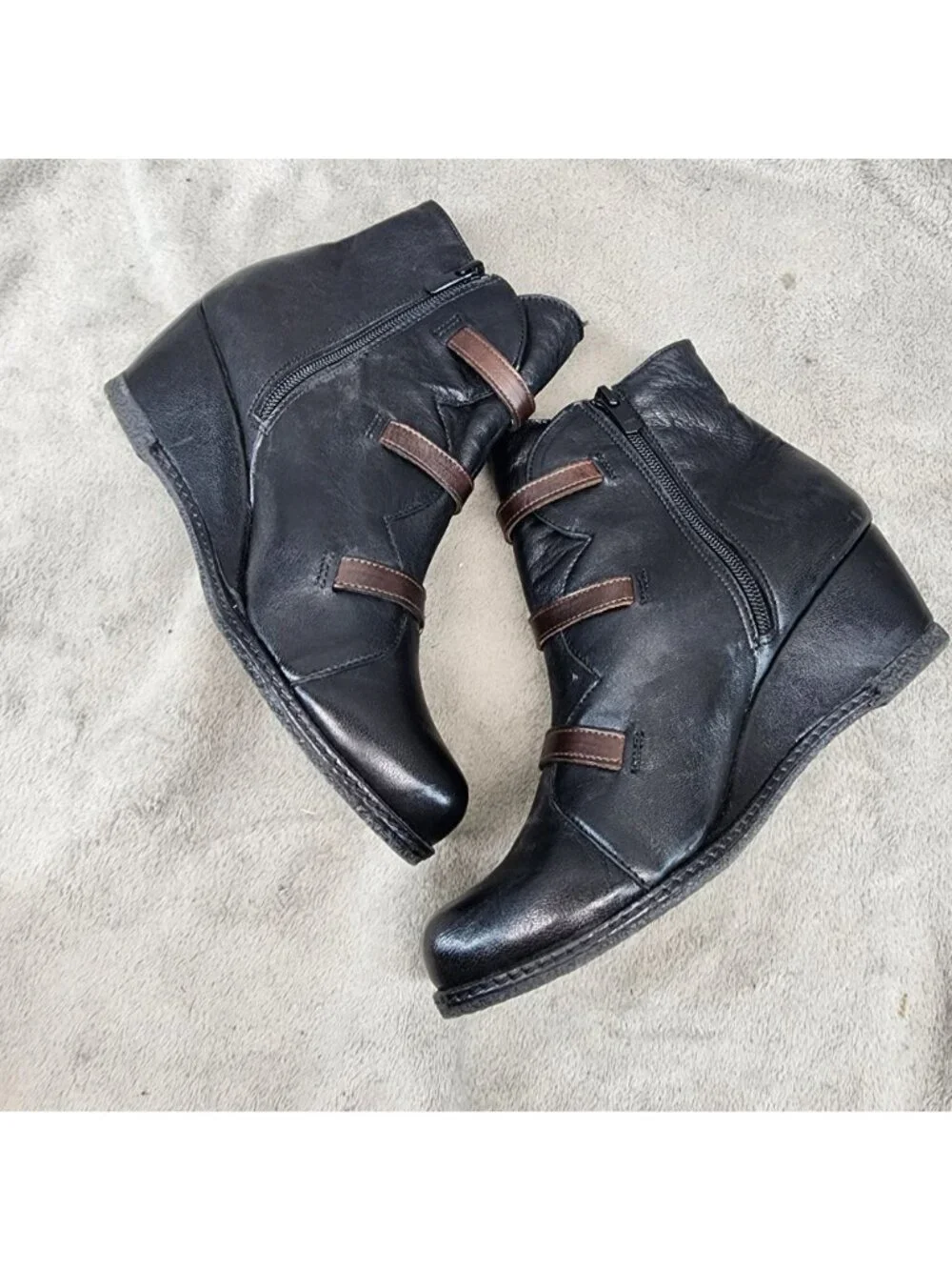 Eric Michael Shoes Womens SIze 8.5 Lena Black Leather Wedge Ankle Boots *Read*